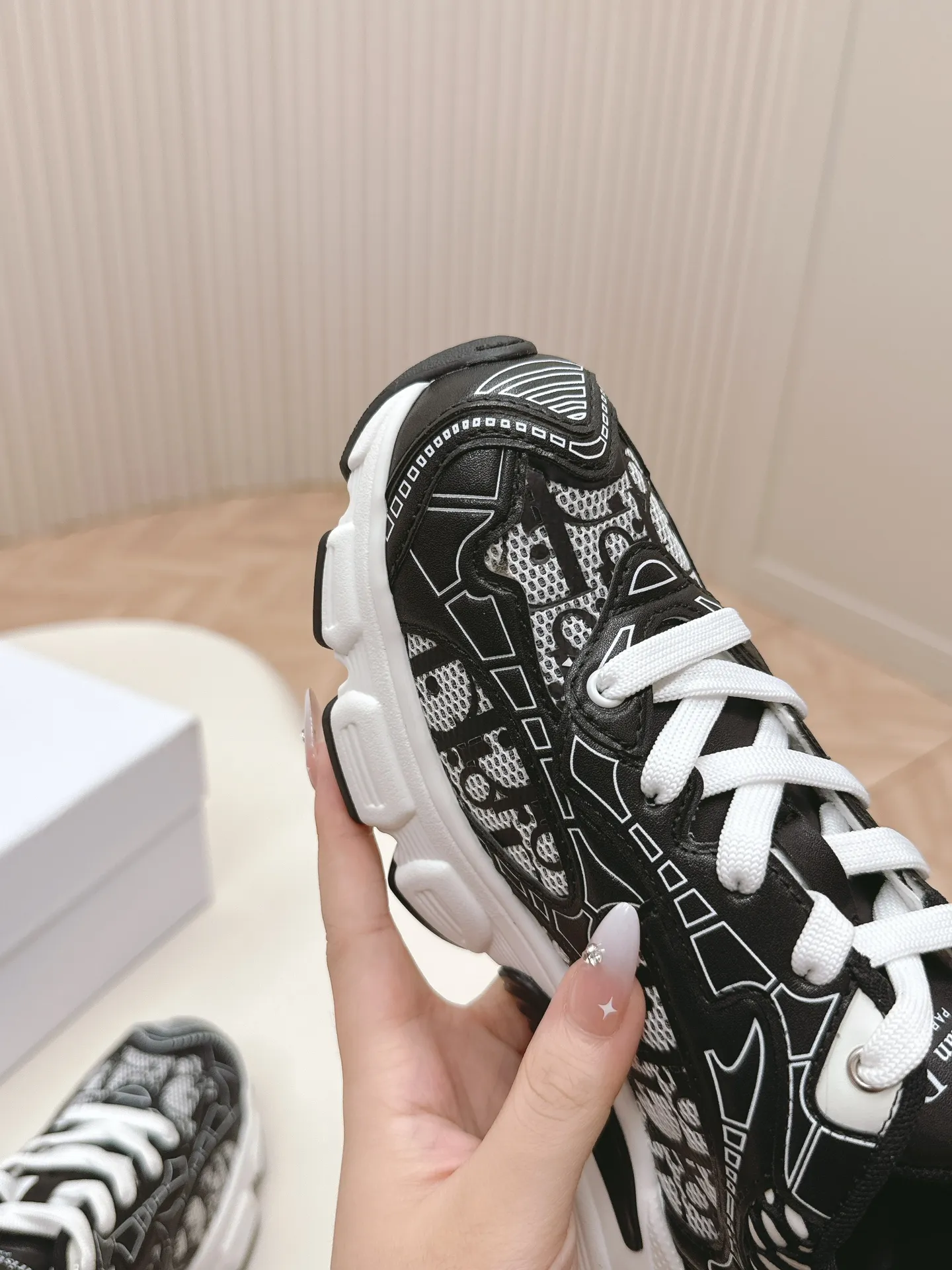 👟👟Ex-factory price 620👟👟 Hot item, star model 2024 main hot item, the newly released Dior Chrono new casual sports shoes, running shoes, dad shoes are really cool, full of futuristic feeling! Really cool! Once again interpreting Dior's concept of cool fashion, the lucky star will bless you with good luck. The new EVA sole is super light and super soft! A perfect replica of the original! Fully matched material and mold! ! 35-40